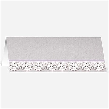 Marque-place communion tenue de dentelle