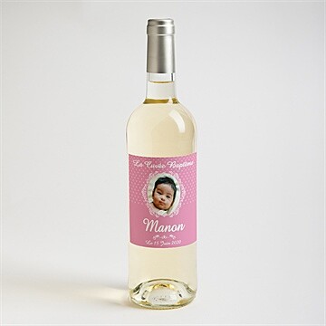 Etiquette de bouteille baptême médaillon photo elle - Mise en situation