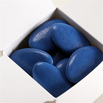 Dragées bleu océan pour baptême - chocolat - Mise en situation