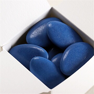 Dragées bleu océan pour votre confirmation - chocolat - Mise en situation