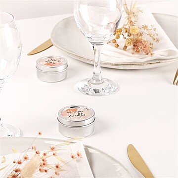Bougie mariage love is all argent - Mise en situation
