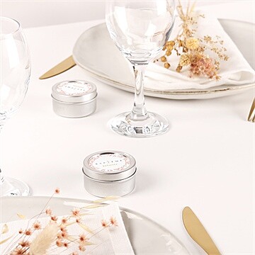 Bougie baptême motif gravure argent - Mise en situation